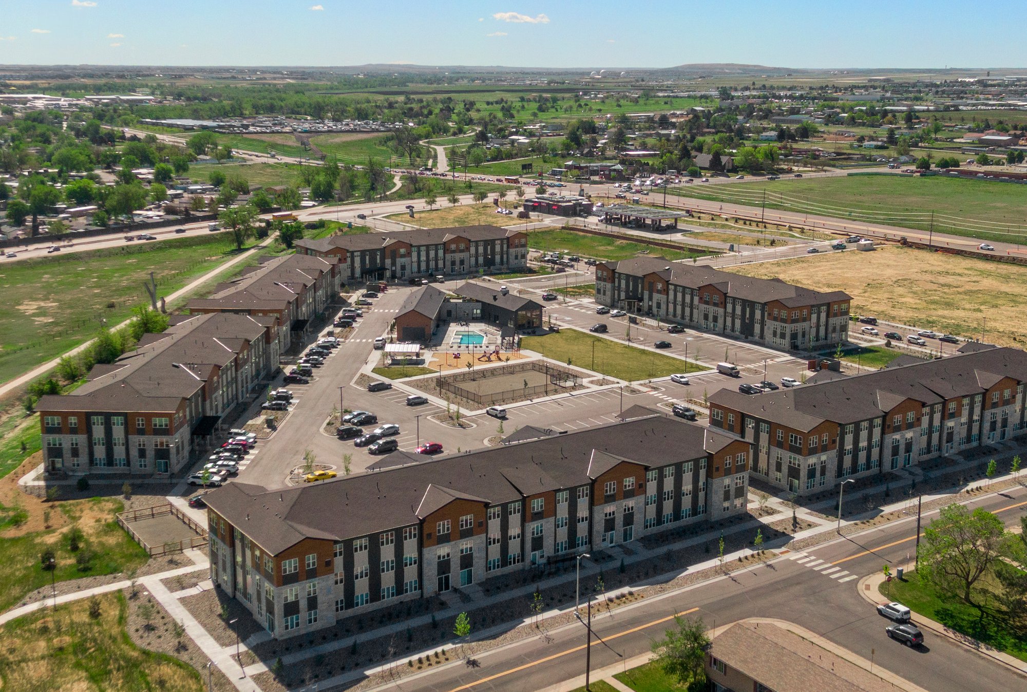 21043 - Mural Apartments